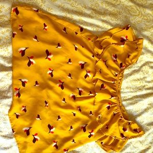 🍋 Yellow dressy blouse with open back detail 🍋